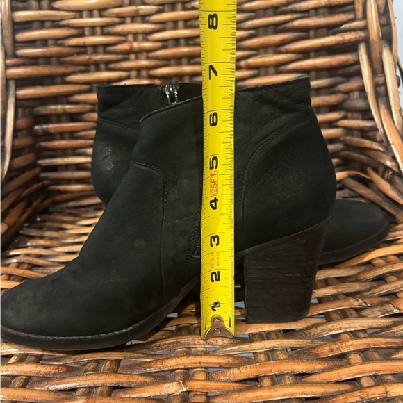 STEVE MADDEN "GILMORE' Black Nubuck Chelsea Ankle Zip Booties
Size 8 - Picture 6 of 12